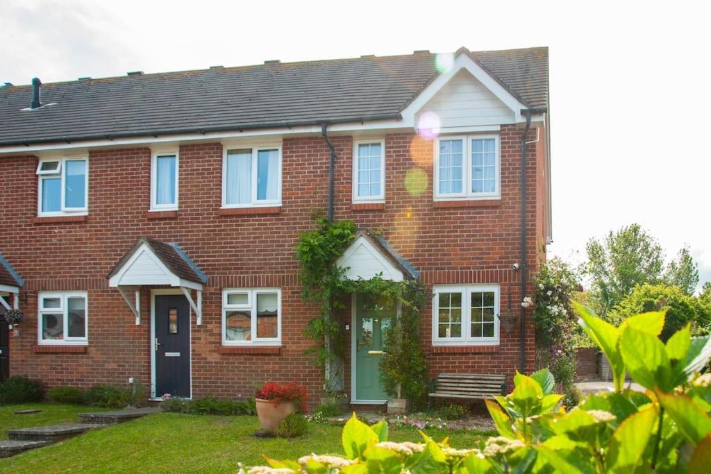 2 Bedroom House In Chichester Near Goodwood And Wittering Beaches Bagian luar foto