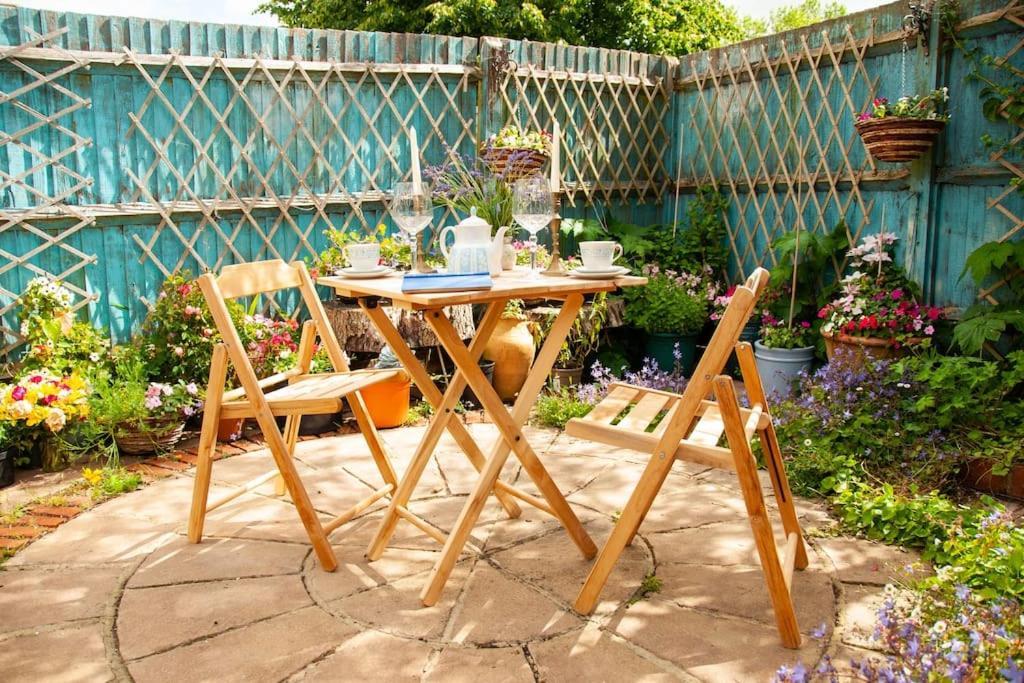 2 Bedroom House In Chichester Near Goodwood And Wittering Beaches Bagian luar foto
